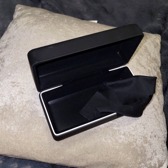 Givenchy Box 🕶 - Picture 2 of 2